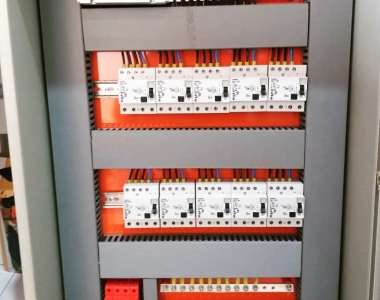 Quadro de Força e de Distribuição de Circuitos Elétricos